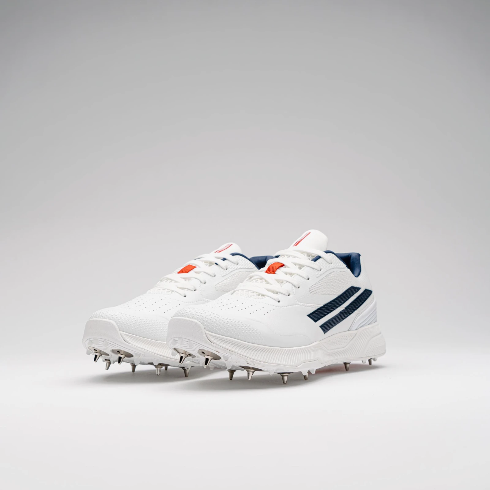 Nick Gray-Nicolls Players 4.0 Spike Cricket Shoes - White/Navy (2026)
