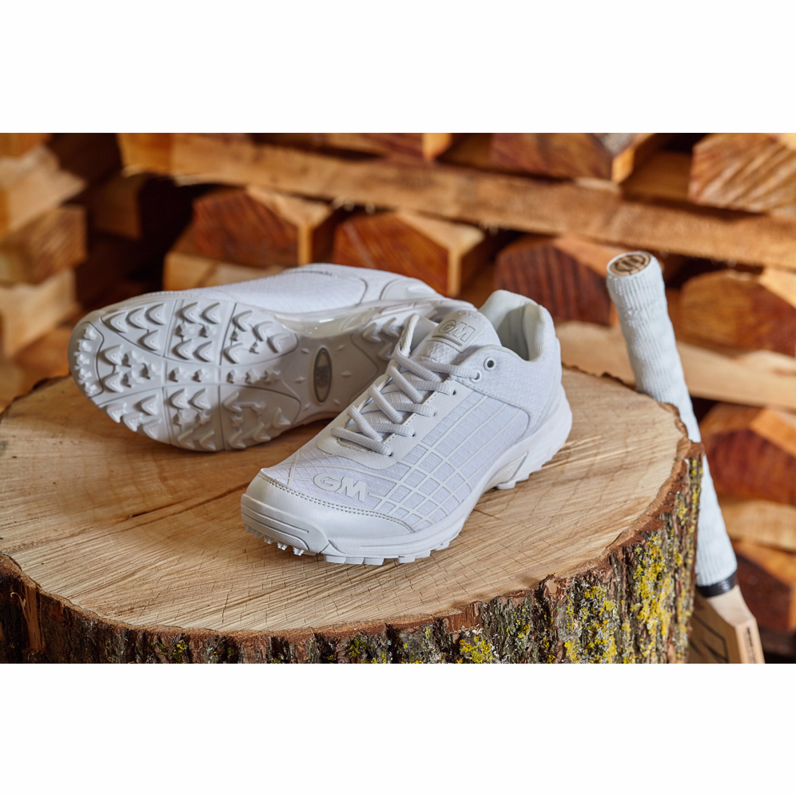 GM Icon All Rounder Junior Cricket Shoes (2023) - Close-up