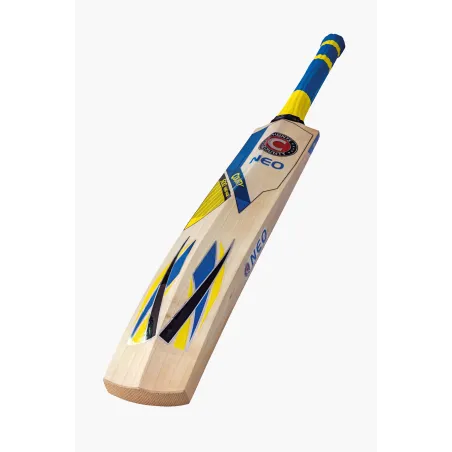 Hunts County Neo 500 Junior Cricket Bat (2022)