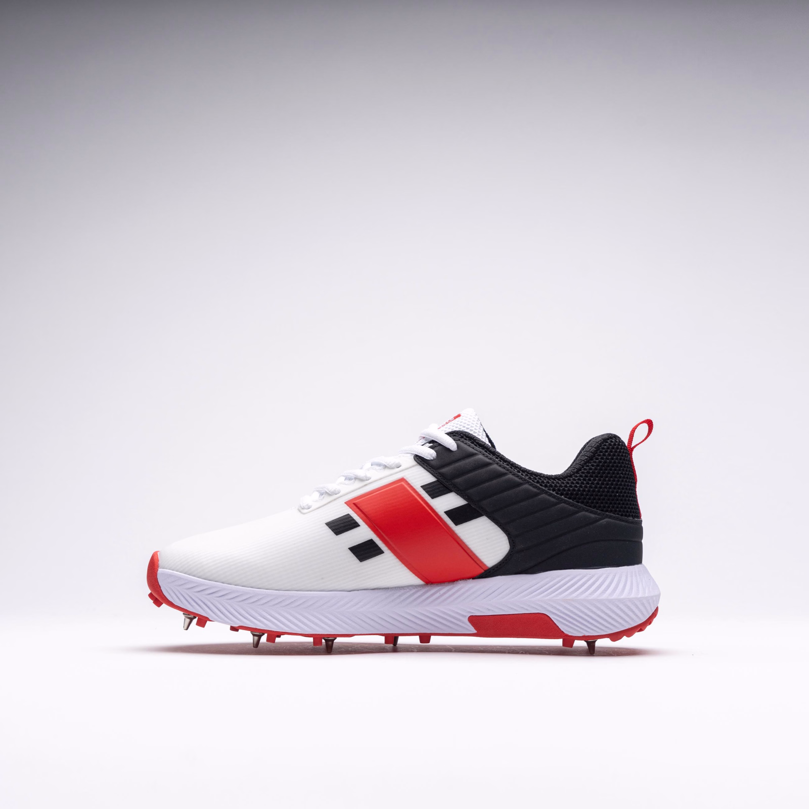 Gray-Nicolls Players 3.0 Spike Cricket Shoes - White/Black/Red (2024) - Gray-Nicolls Players 3.0 Spike Cricket Shoes - White/Black/Red (2024) - Gray-Nicolls Players 3.0 Spike Cricket Shoes - White/Bla