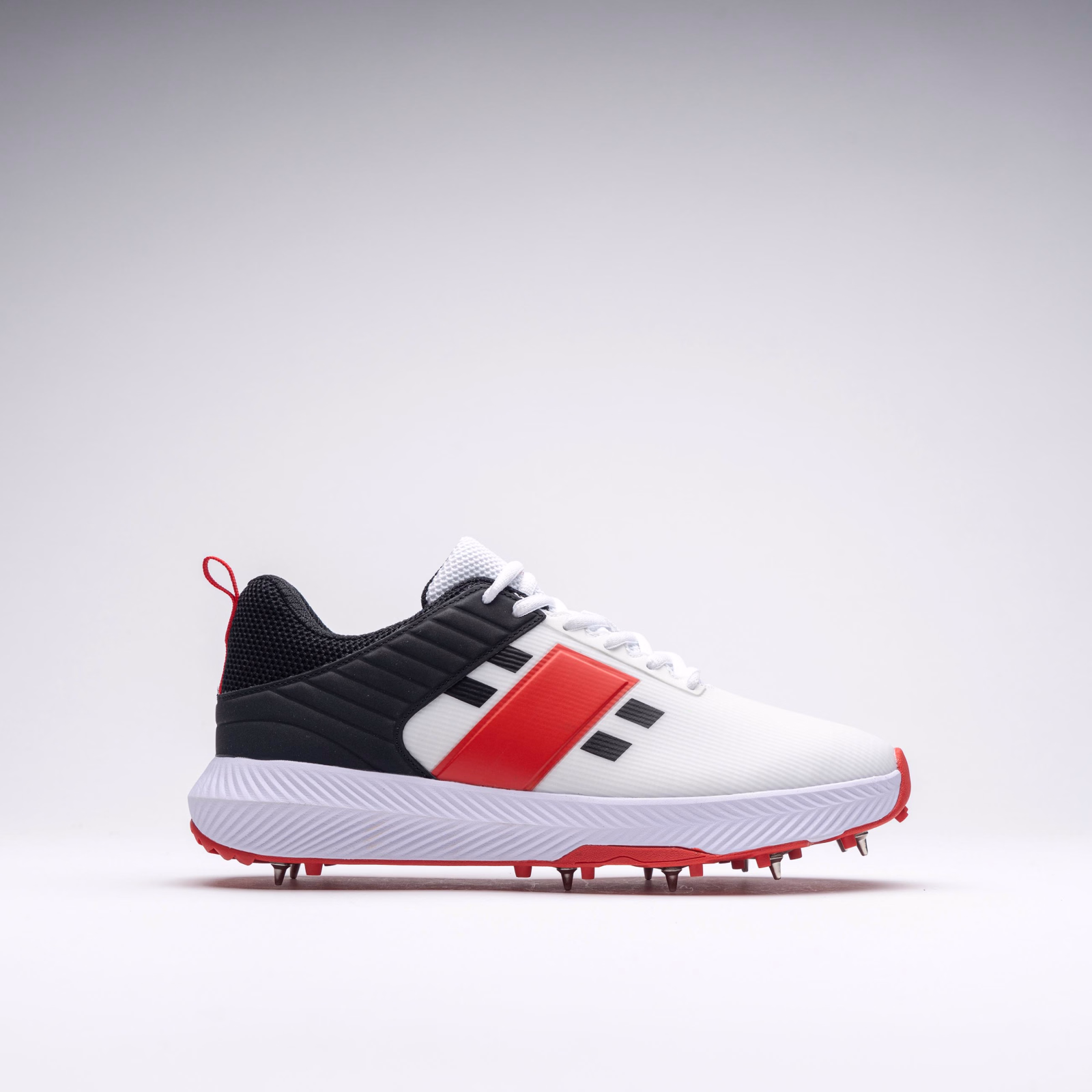 Gray-Nicolls Players 3.0 Spike Cricket Shoes - White/Black/Red (2024) - Gray-Nicolls Players 3.0 Spike Cricket Shoes - White/Black/Red (2024) - Gray-Nicolls Players 3.0 Spike Cricket Shoes - White/Bla