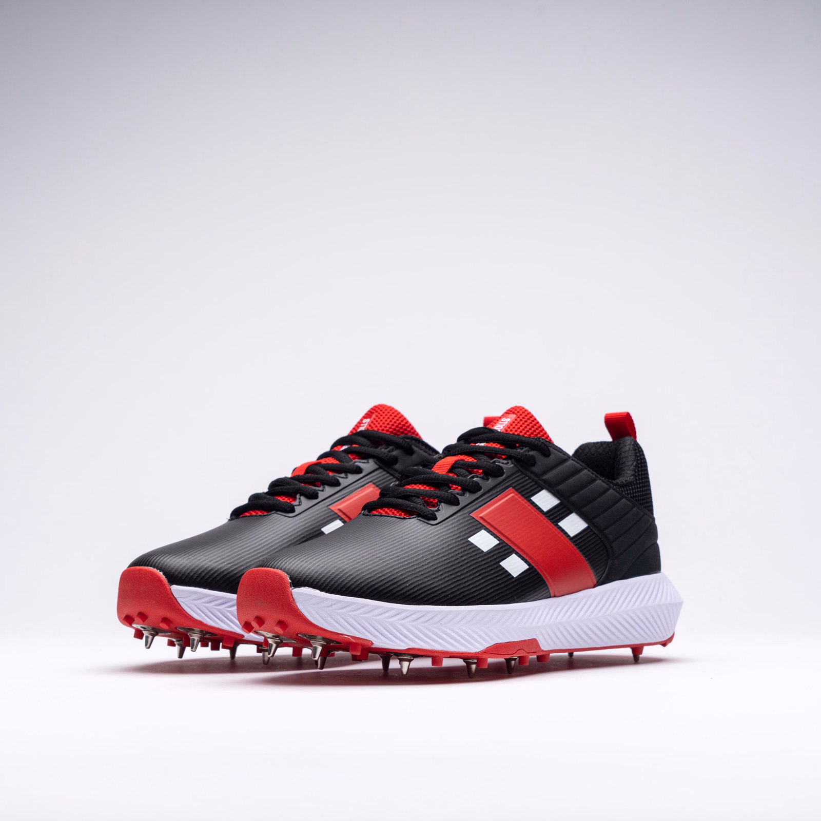 Gray-Nicolls Players 3.0 Spike Cricket Shoes - Black/White/Red (2024) - Gray-Nicolls Players 3.0 Spike Cricket Shoes - Black/White/Red (2024) - Gray-Nicolls Players 3.0 Spike Cricket Shoes - Black/Whi