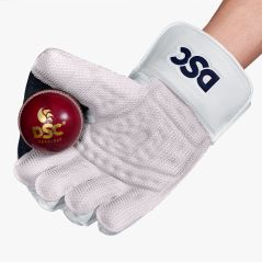 DSC Pearla X1 Wicket Keeping Gloves (2024) - Close-up