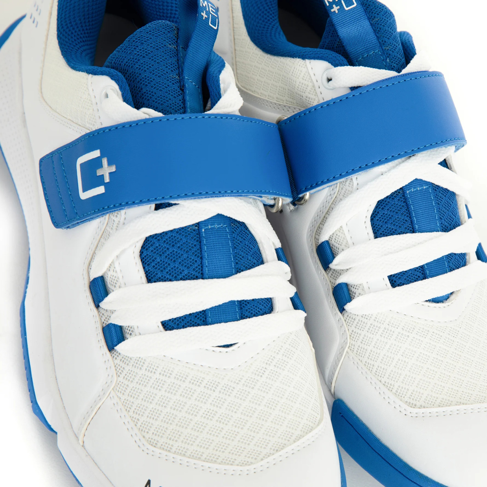 Me+U Heren Bowling Cricket Schoenen (2025) - Side View